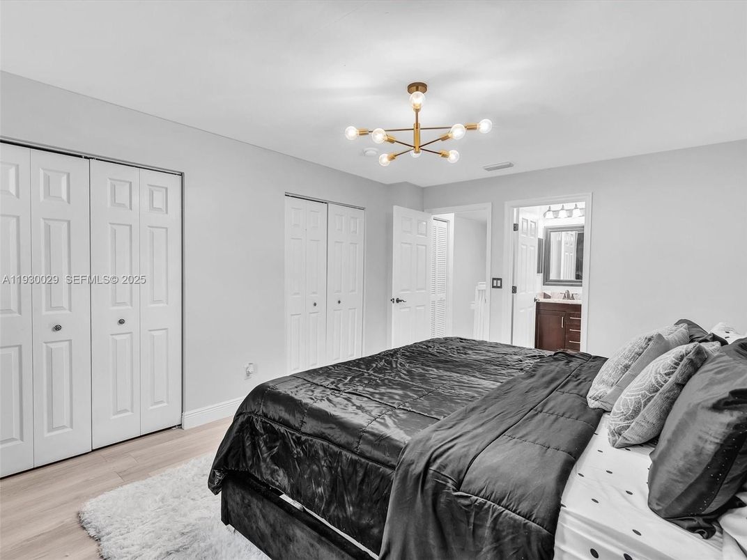 Bedroom, Interior, Pendant Lights, Wood Texture Flooring