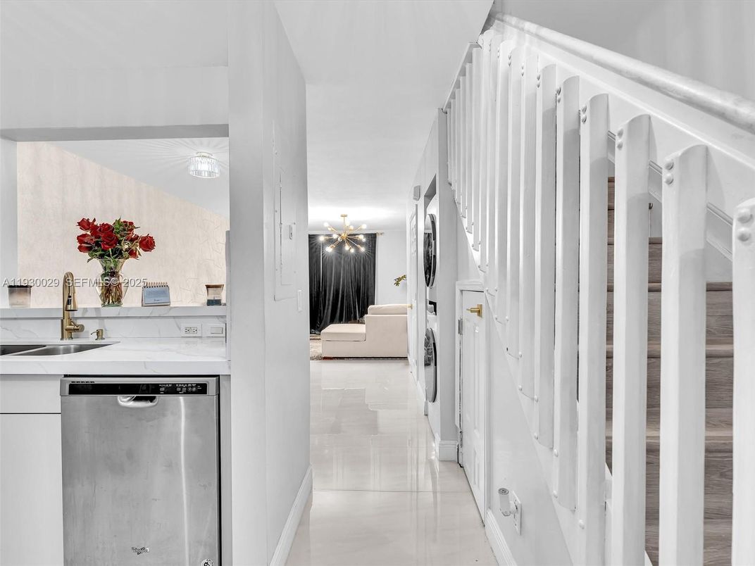 Interior, Stainless Steel Appliances, Water