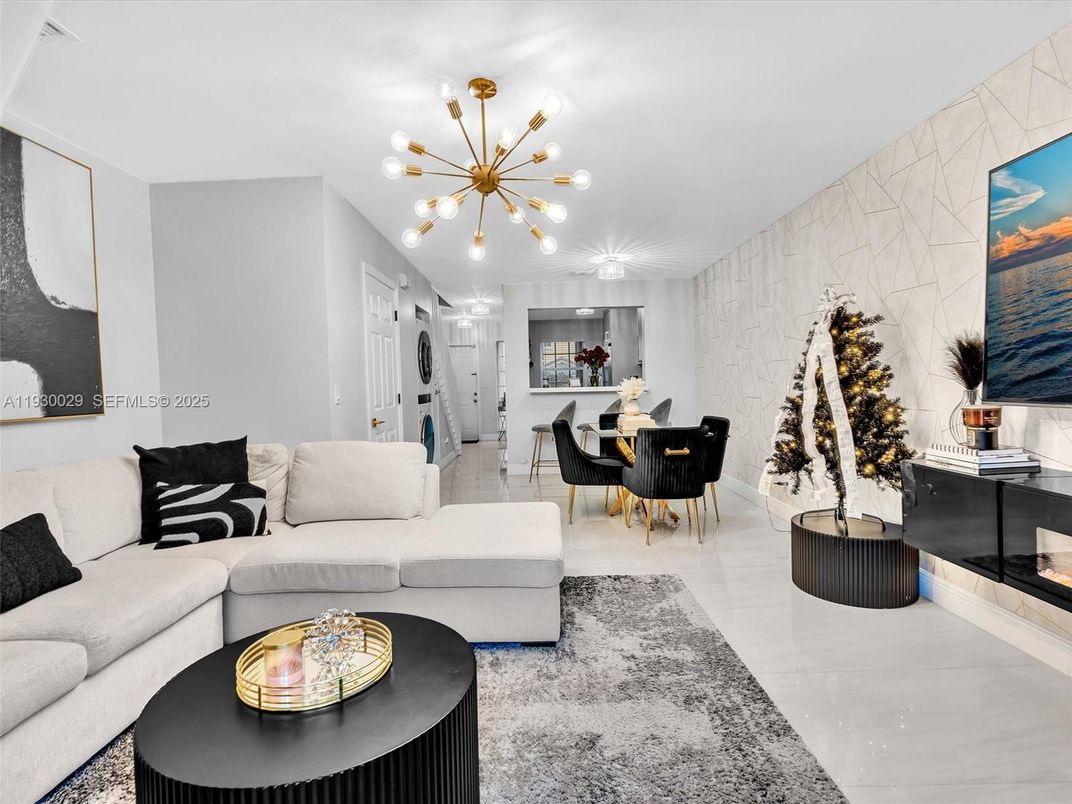 Dining room, Interior, Living room, Pendant Lights