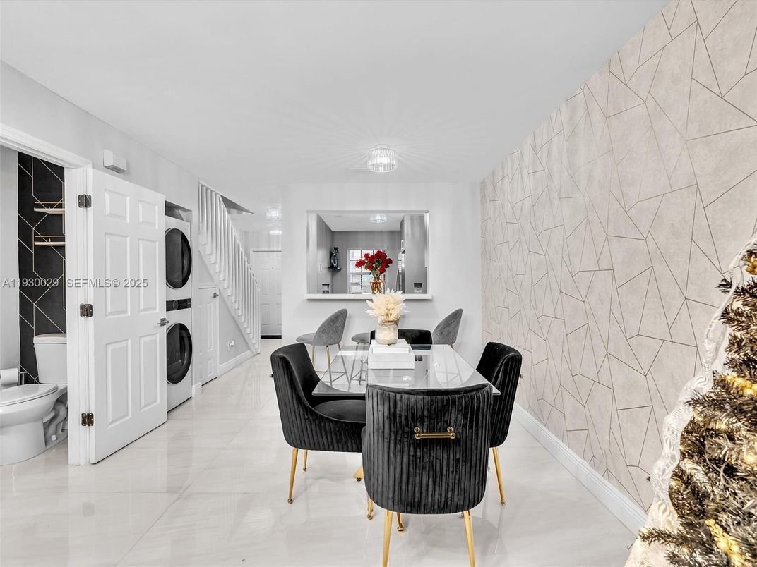 Dining room, Interior