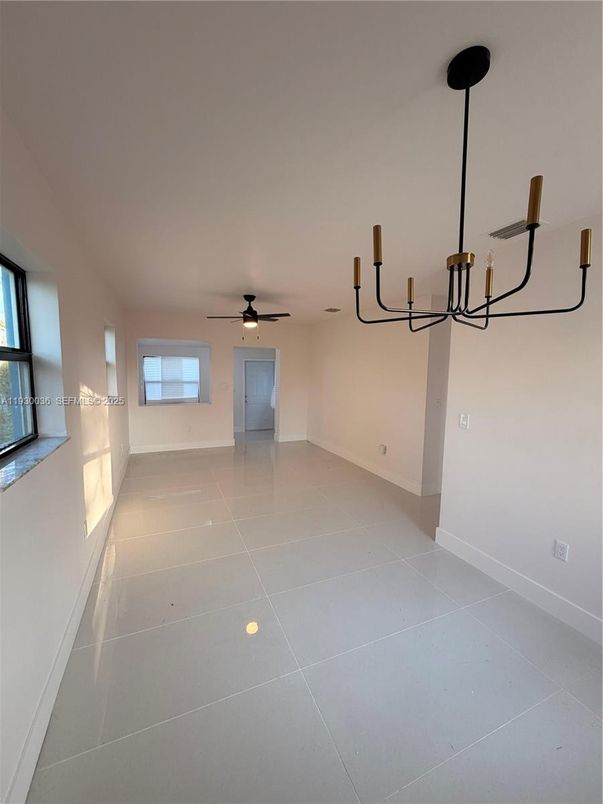 Empty room, Interior