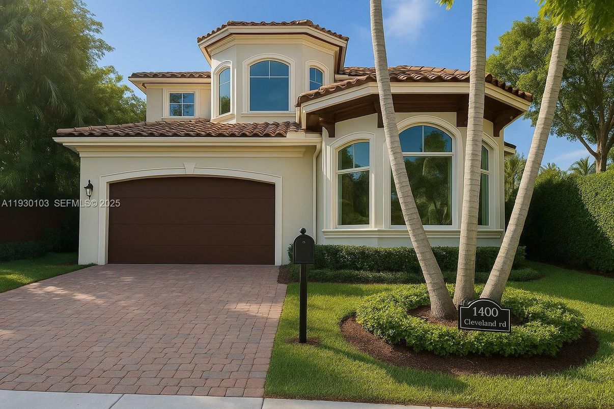 Attached, Exterior, Facade, Mediterranean