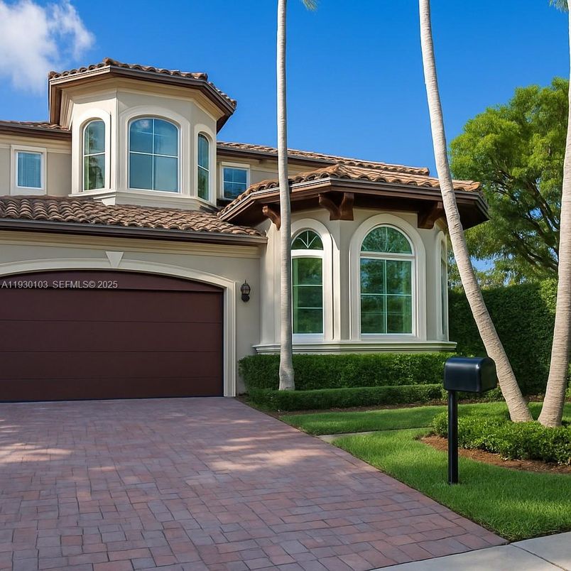 Attached, Exterior, Facade, Mediterranean