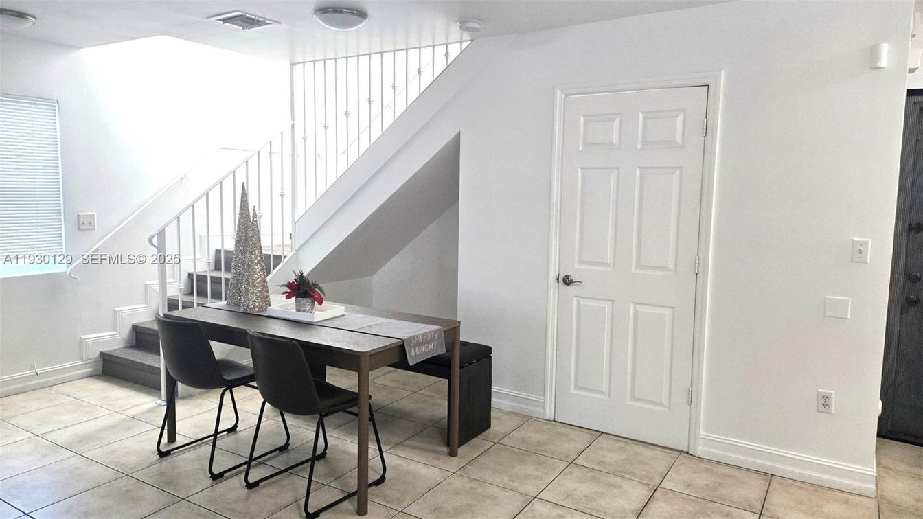 Dining room, Interior