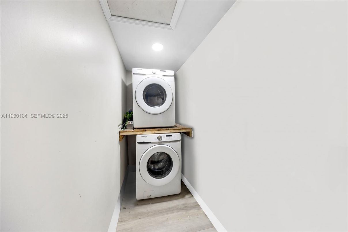 Interior, Recessed Lighting, Utility Closets, Washer, Wood Texture Flooring