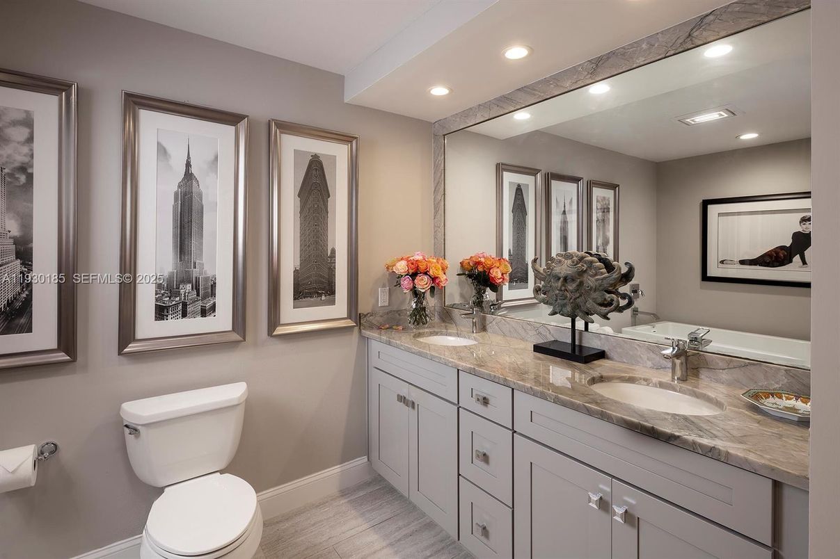 Bathroom, Dual Sink Vanities, Interior, Recessed Lighting