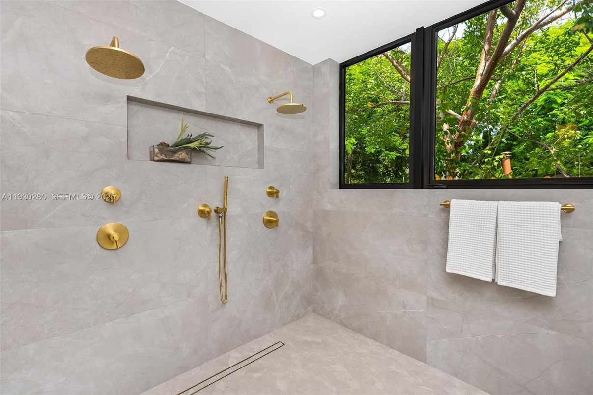 Bathroom, Interior, Recessed Lighting