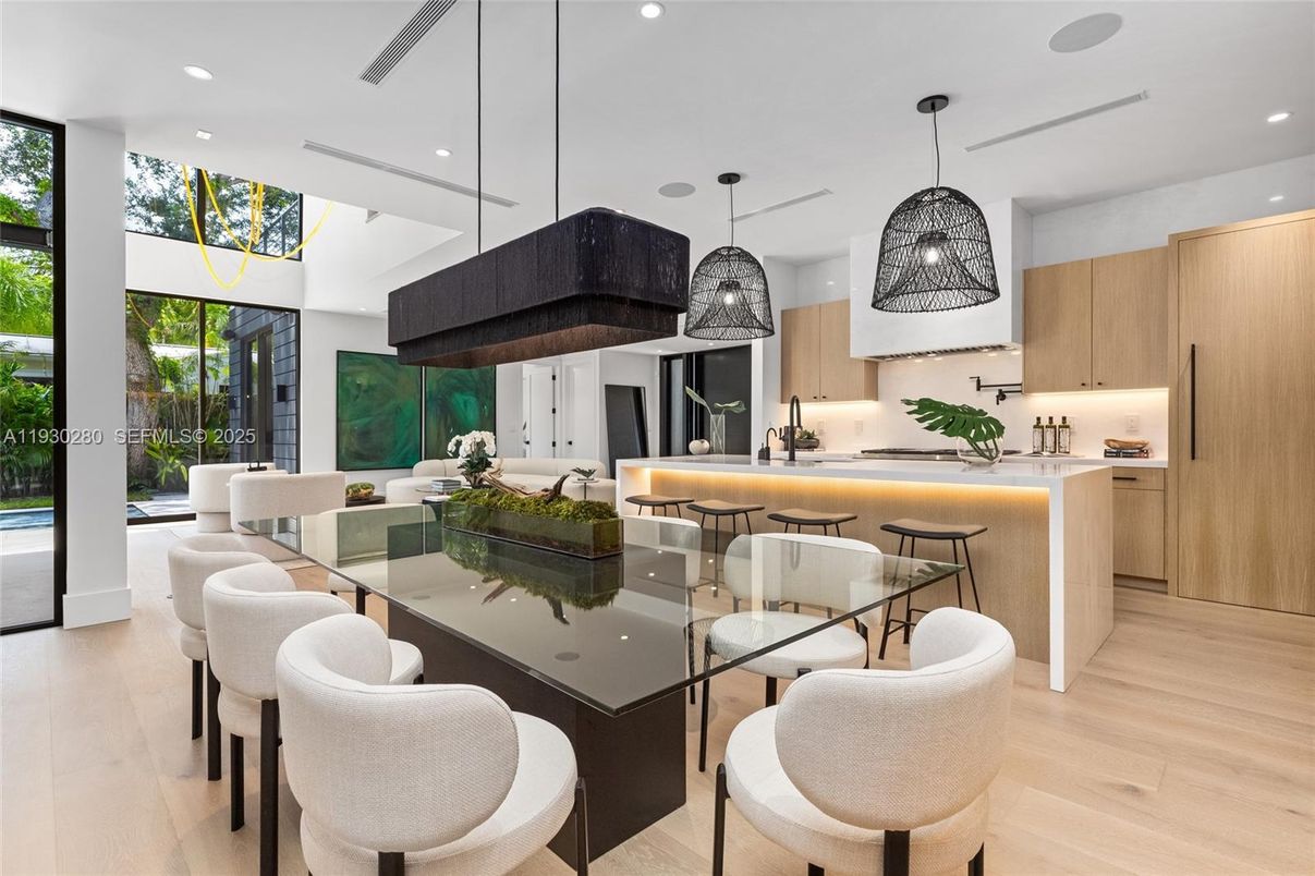 Dining room, Interior, Kitchen, Pendant Lights, Recessed Lighting, Wood Texture Flooring