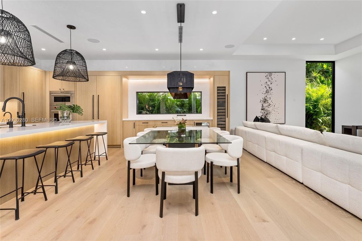 Dining room, Interior, Kitchen, Living room, Pendant Lights, Recessed Lighting, Stainless Steel Appliances, Wood Texture Flooring