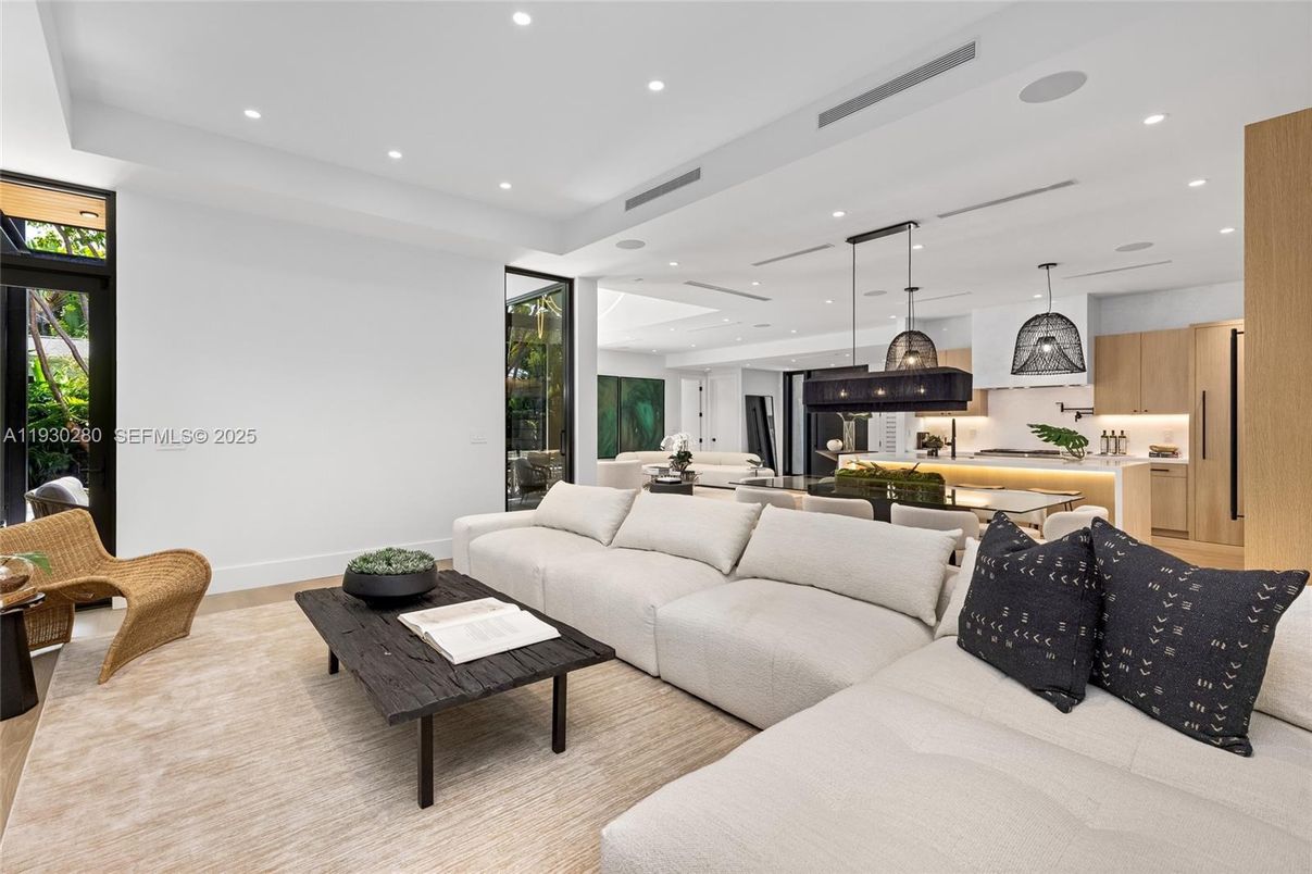 Dining room, Interior, Kitchen, Living room, Pendant Lights, Recessed Lighting