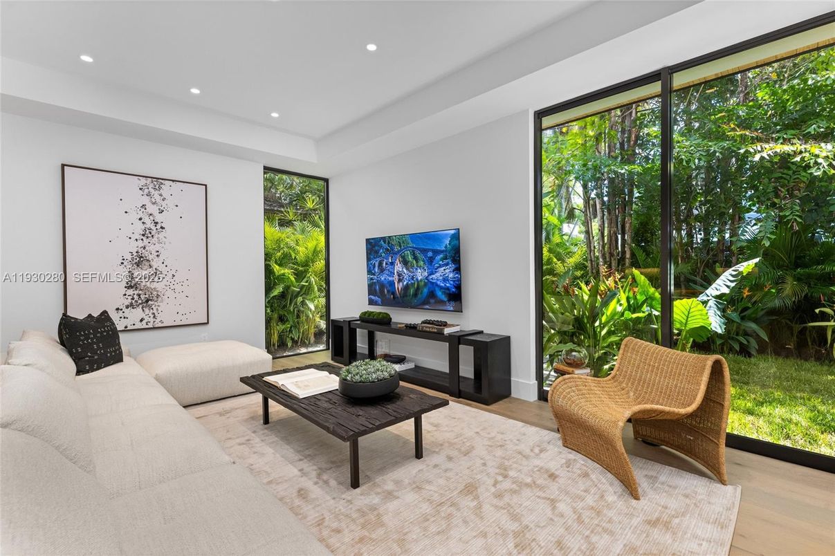 Interior, Living room, Recessed Lighting, Wood Texture Flooring