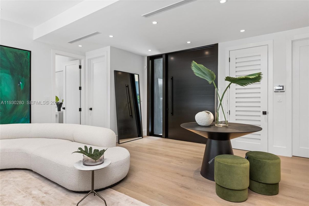 Interior, Recessed Lighting, Wood Texture Flooring