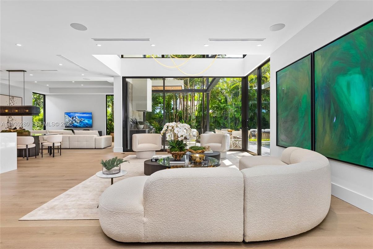 Dining room, Interior, Living room, Pendant Lights, Recessed Lighting, Wood Texture Flooring