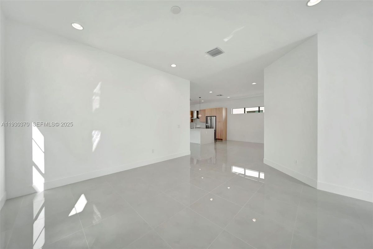 Empty room, Interior, Kitchen, Recessed Lighting