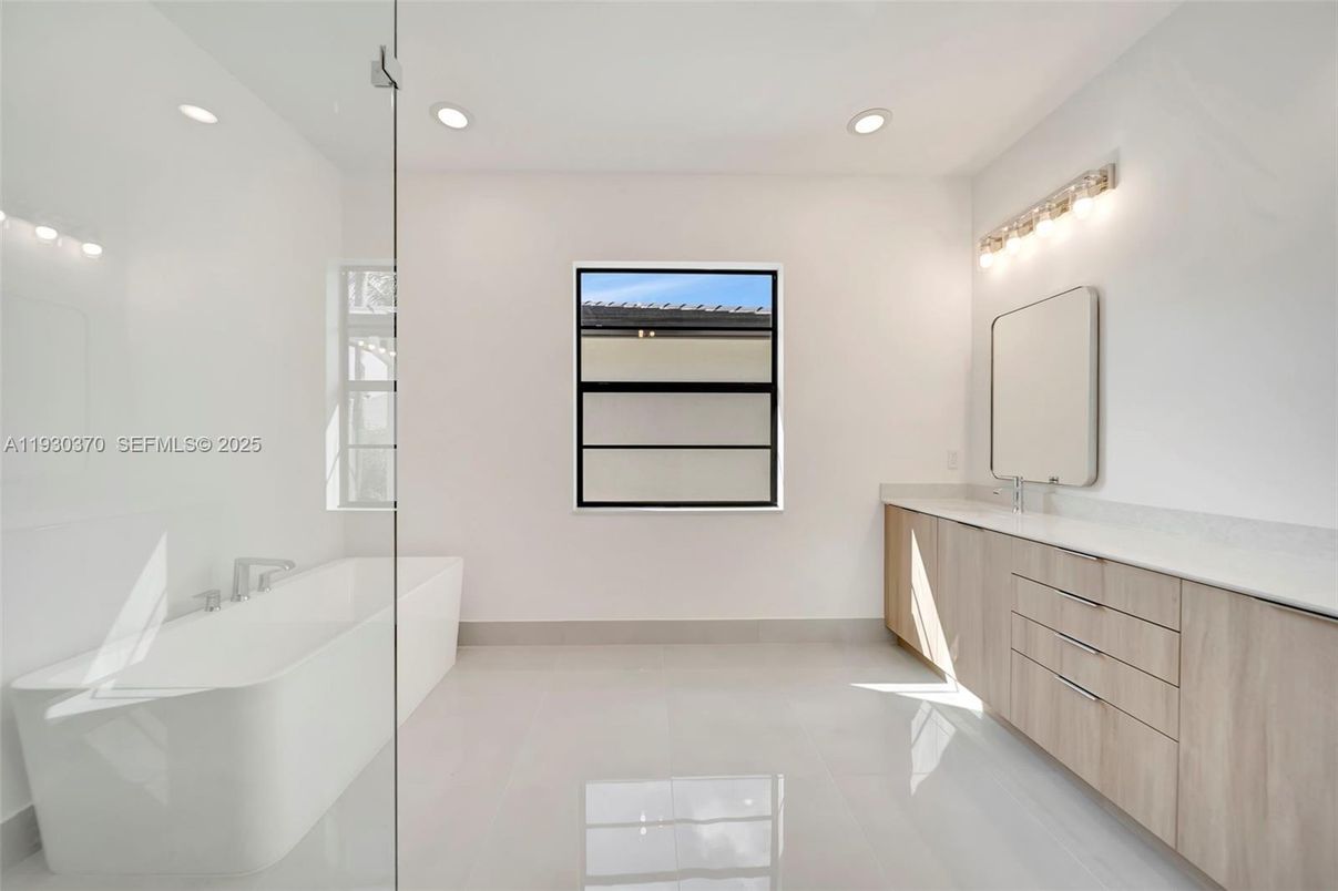 Bathroom, Free Standing Baths, Interior, Recessed Lighting
