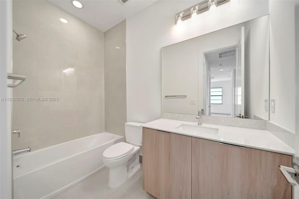 Bathroom, Interior, Recessed Lighting
