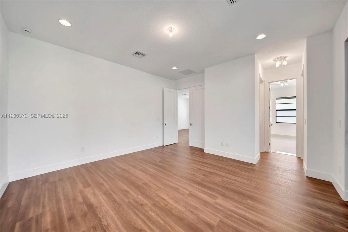 Empty room, Interior, Recessed Lighting, Wood Texture Flooring