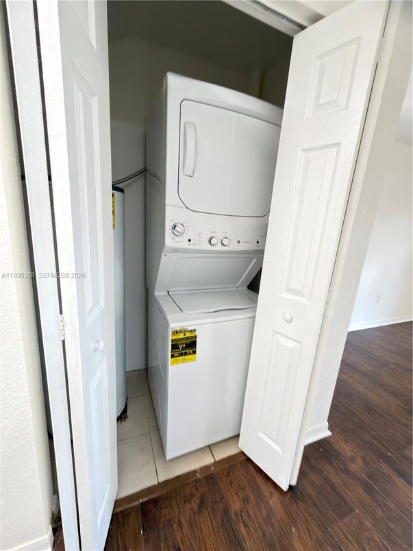 Interior, Utility Closets, Washer, Wood Texture Flooring