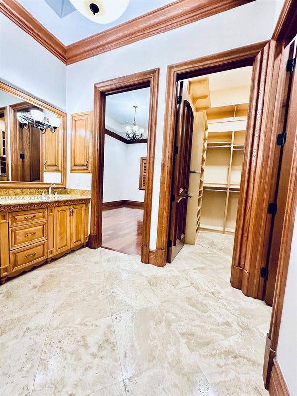 Chandelier, Interior