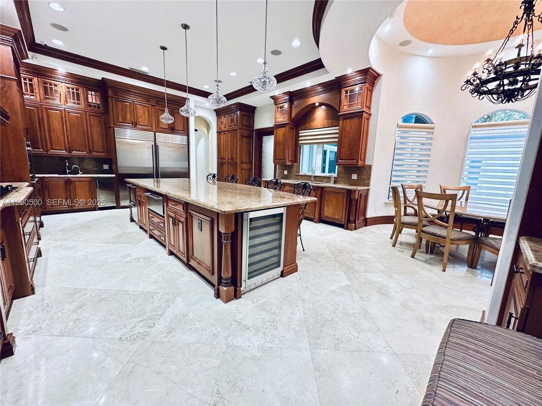 Dining room, Interior, Kitchen, Pendant Lights, Recessed Lighting, Stainless Steel Appliances