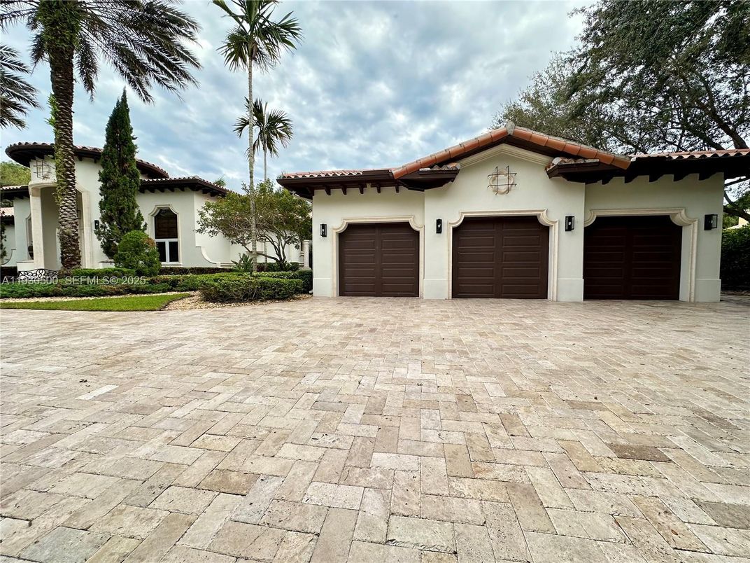 Attached, Exterior, Facade, Spanish Mediterranean