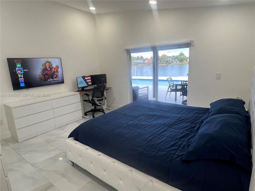 Bedroom, Home Office, Interior, Recessed Lighting, Water