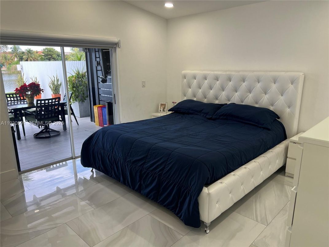 Bedroom, Dining room, Interior, Recessed Lighting