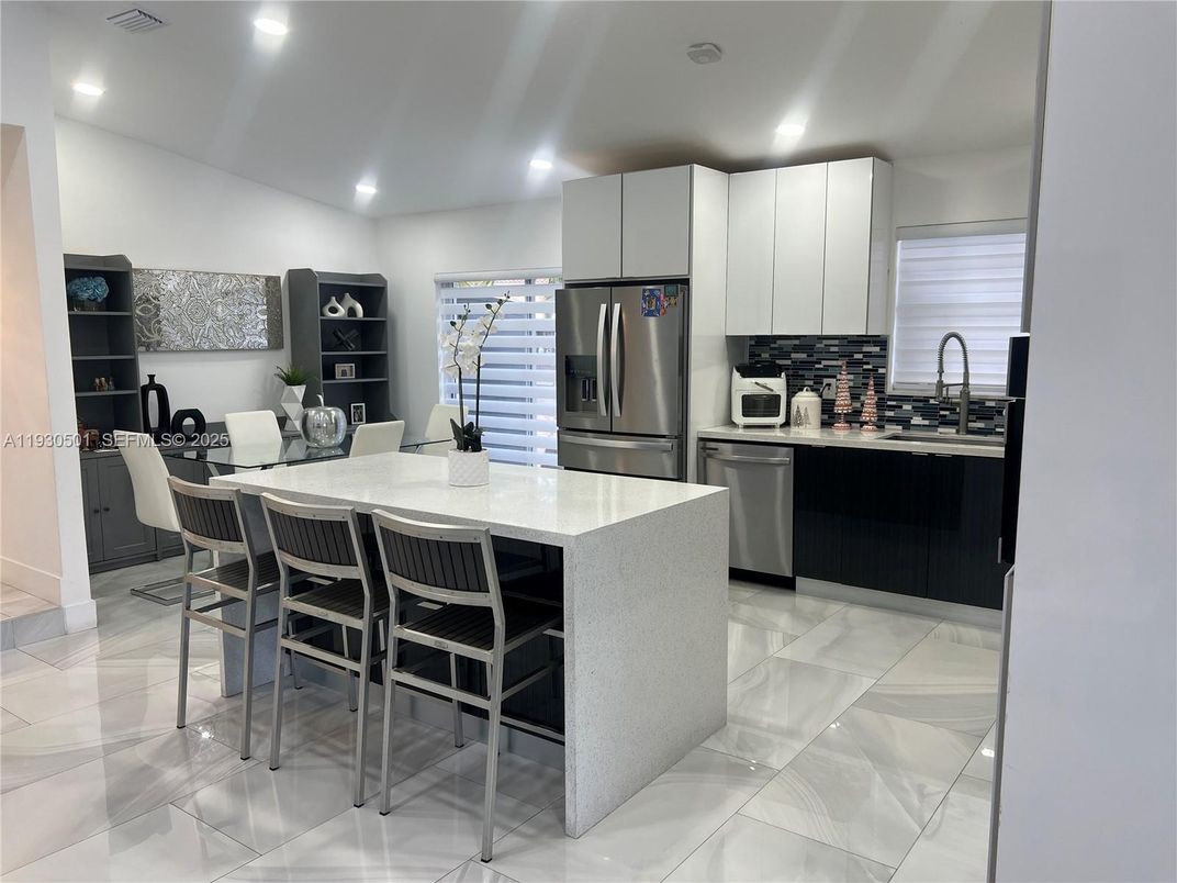 Dining room, Interior, Kitchen, Recessed Lighting, Stainless Steel Appliances