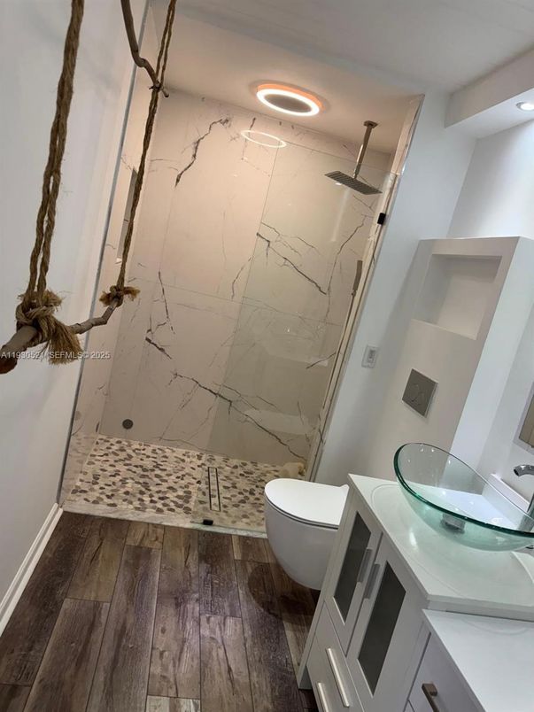Bathroom, Free Standing Baths, Interior, Marble Walls, Recessed Lighting, Wood Texture Flooring