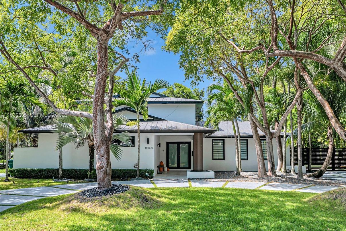 Backyard, Exterior, Facade, Modern