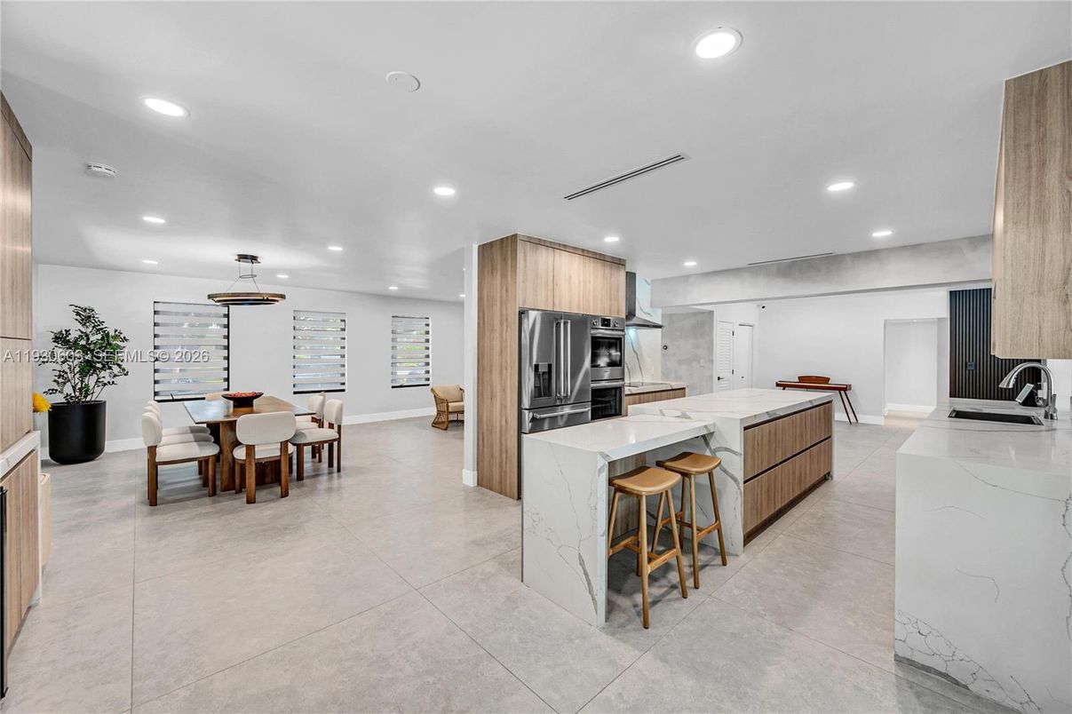 Dining room, Interior, Kitchen, Pendant Lights, Recessed Lighting, Stainless Steel Appliances