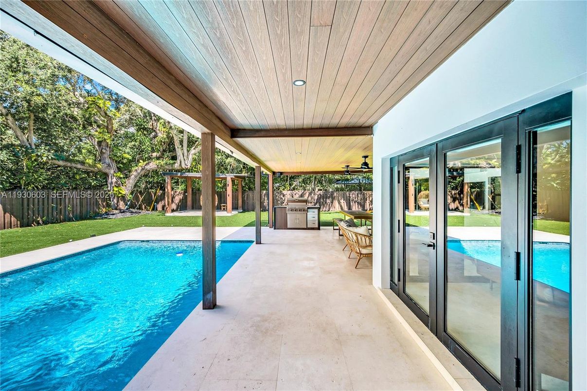 Exterior, Outdoor Kitchen, Pool