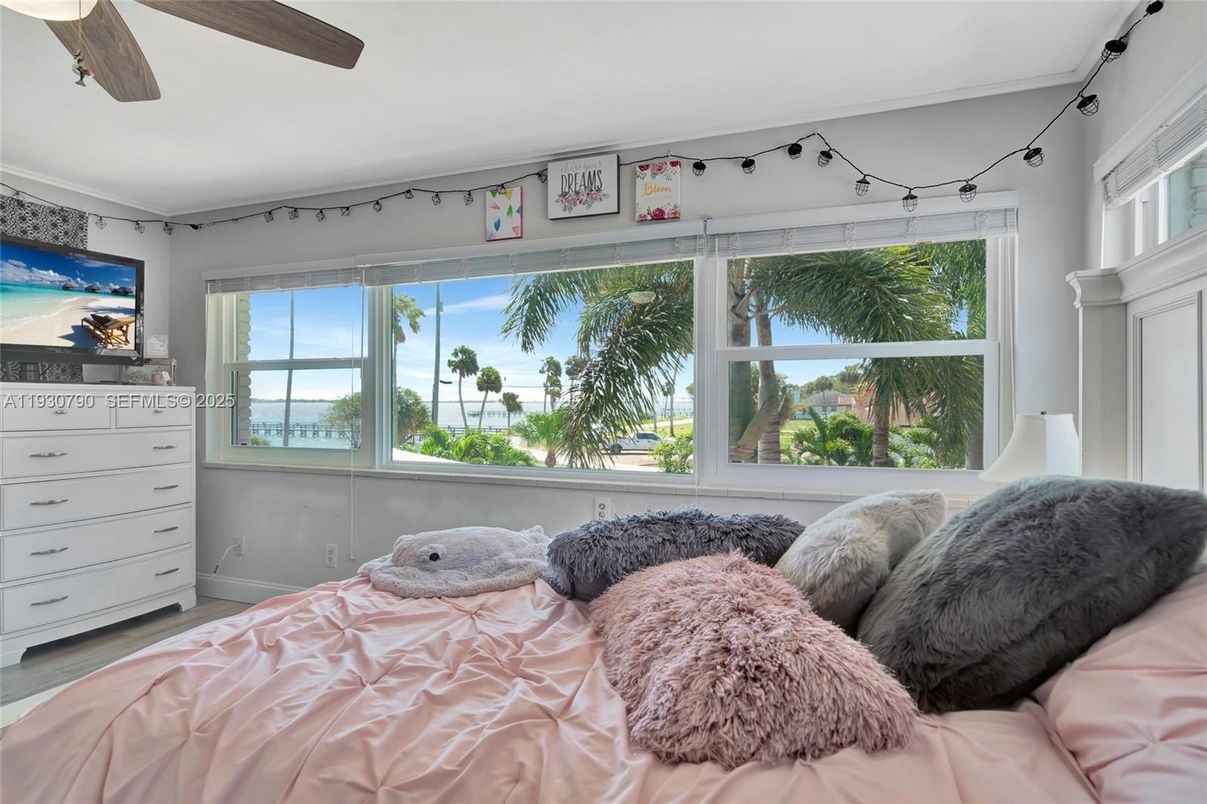 Bedroom, Interior, Water