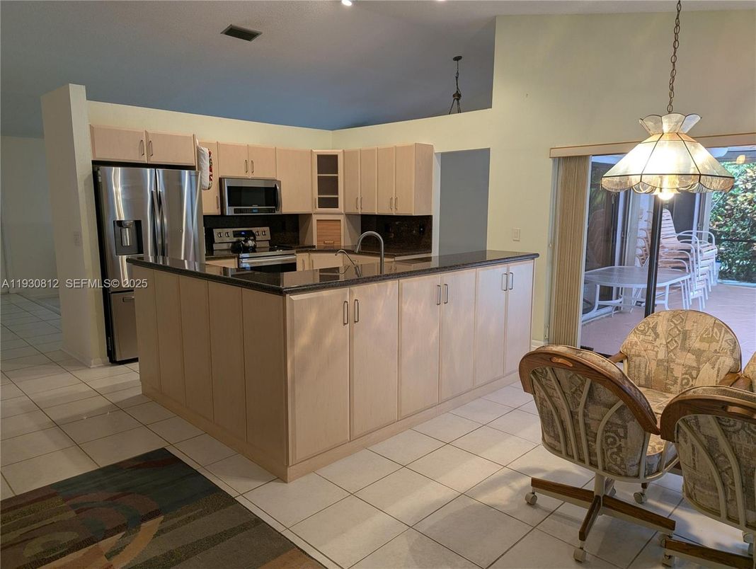 Dining room, Interior, Kitchen, Pendant Lights, Recessed Lighting, Stainless Steel Appliances