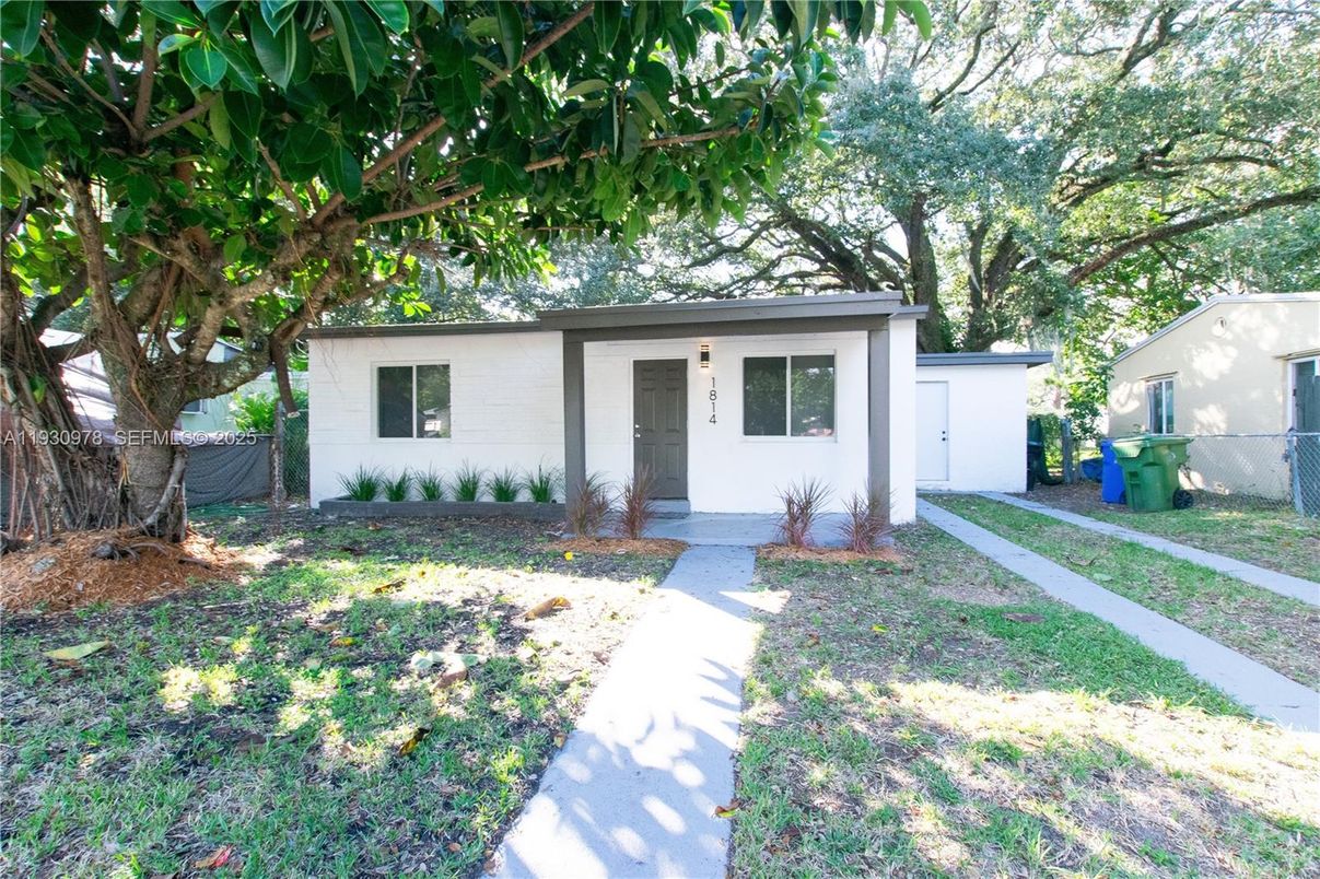 Backyard, Exterior, Facade, Ranch