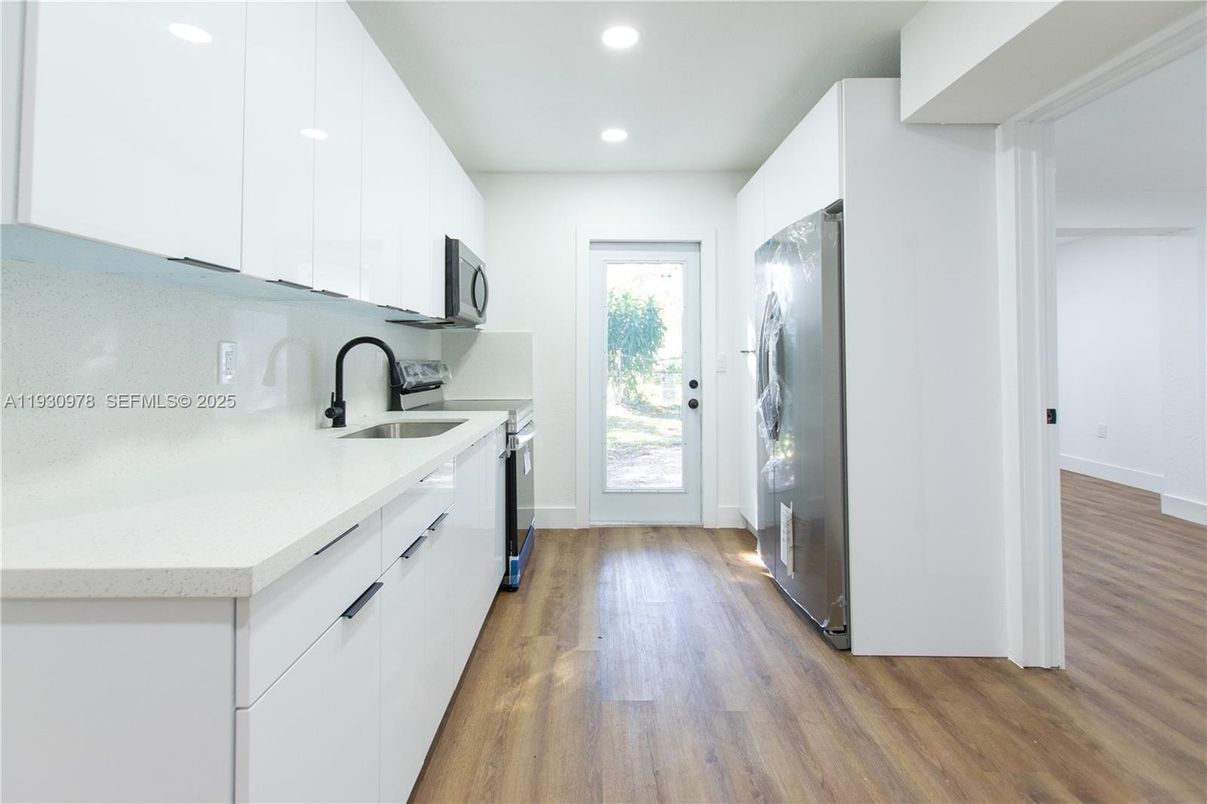 Interior, Kitchen, Recessed Lighting, Wood Texture Flooring