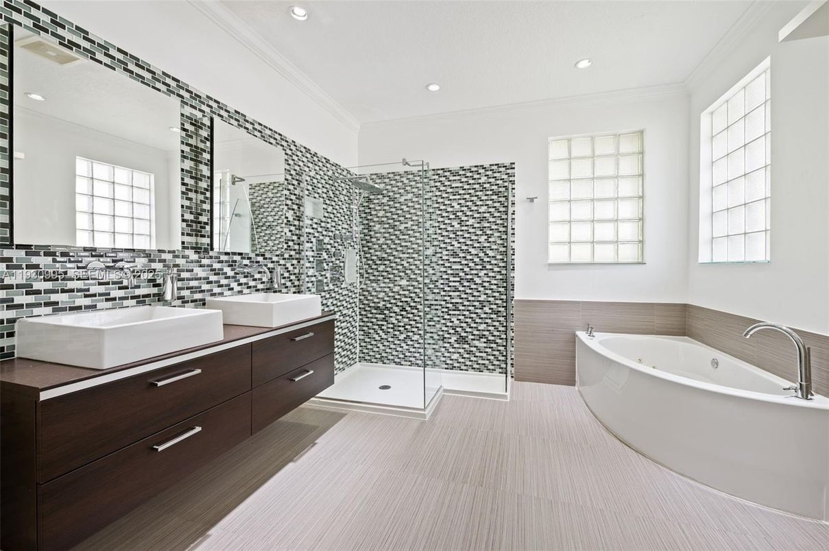 Bathroom, Dual Sink Vanities, Free Standing Baths, Glass Shower, Interior, Recessed Lighting