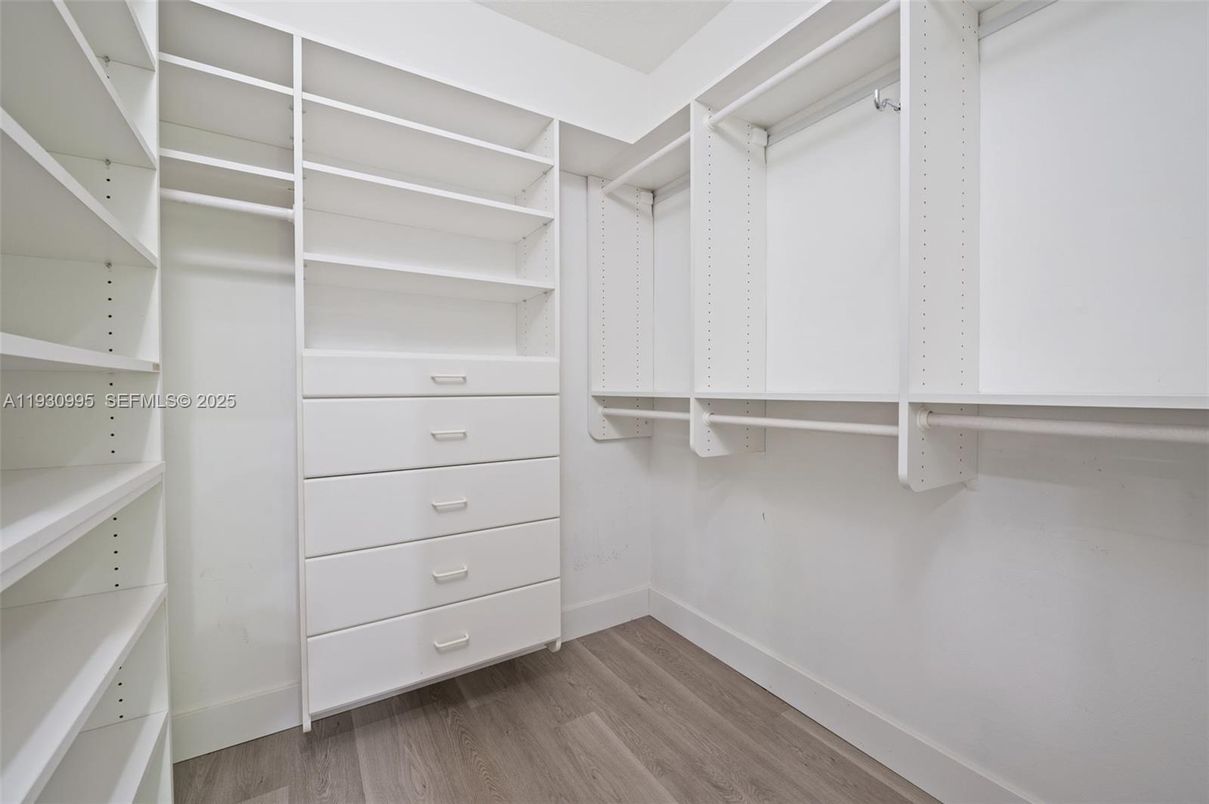 Interior, Walk-in Closets, Wood Texture Flooring