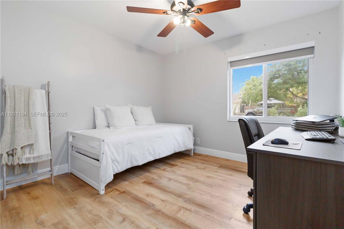 Bedroom, Home Office, Interior, Wood Texture Flooring