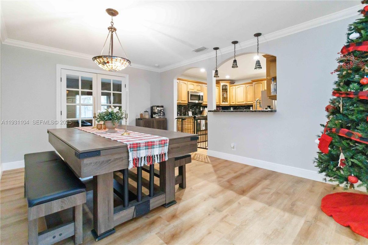 Dining room, Interior, Kitchen, Pendant Lights, Recessed Lighting, Wood Texture Flooring