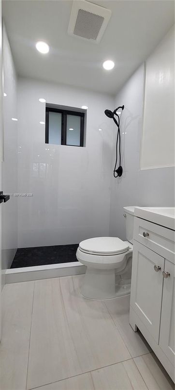 Bathroom, Interior, Recessed Lighting