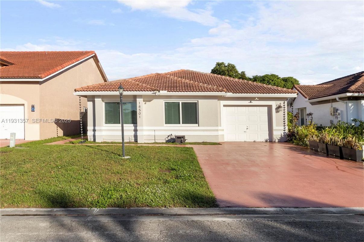 Attached, Exterior, Facade, Spanish Mediterranean