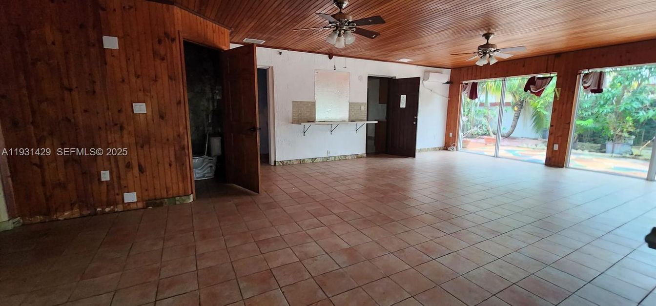 Empty room, Interior, Wooden Ceilings, Wooden Walls