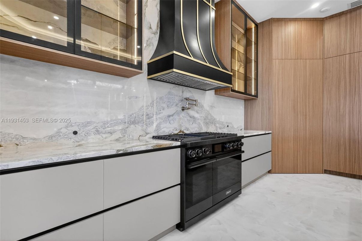 Interior, Marble, Recessed Lighting, Walk-in Closets, Wooden Walls