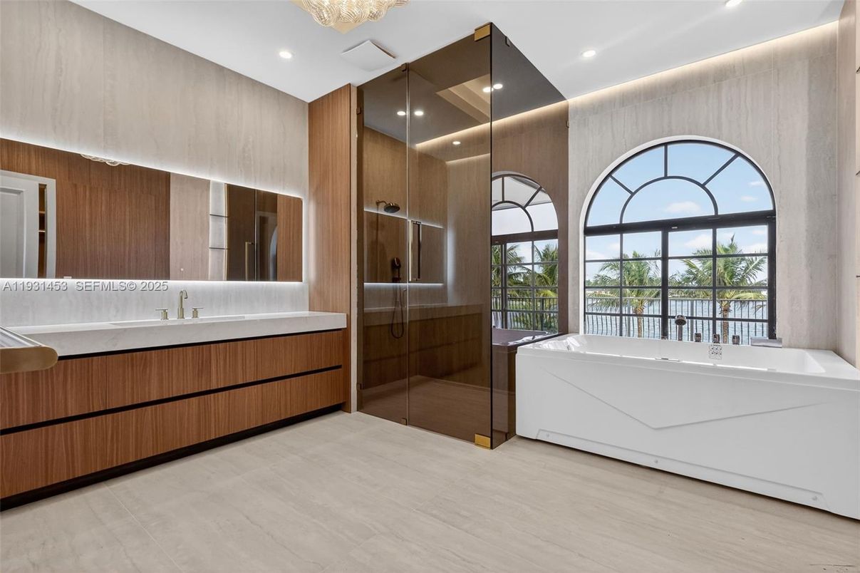 Interior, Walk-in Closets, Wood Texture Flooring