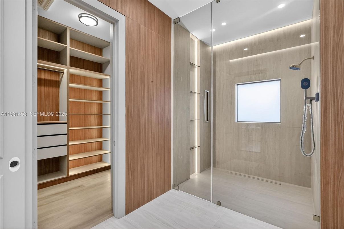 Interior, Marble, Recessed Lighting, Washer