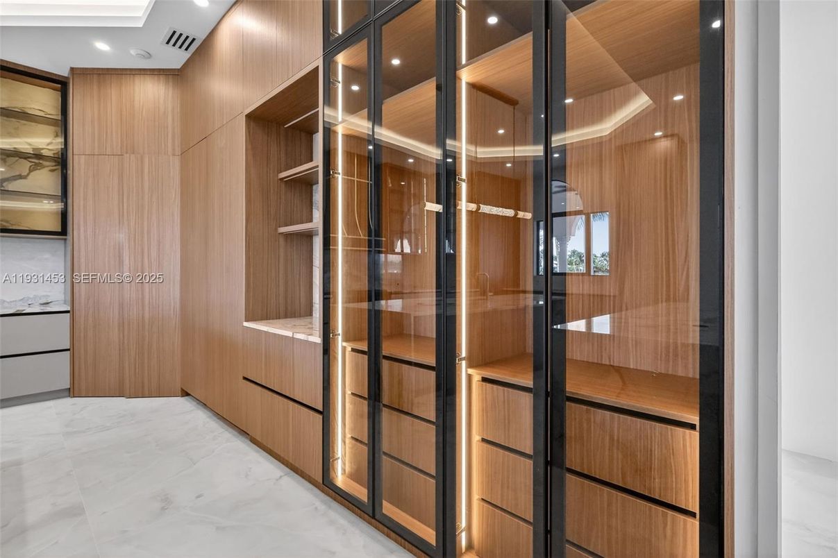 Chandelier, Interior, Kitchen, Marble, Pendant Lights, Recessed Lighting