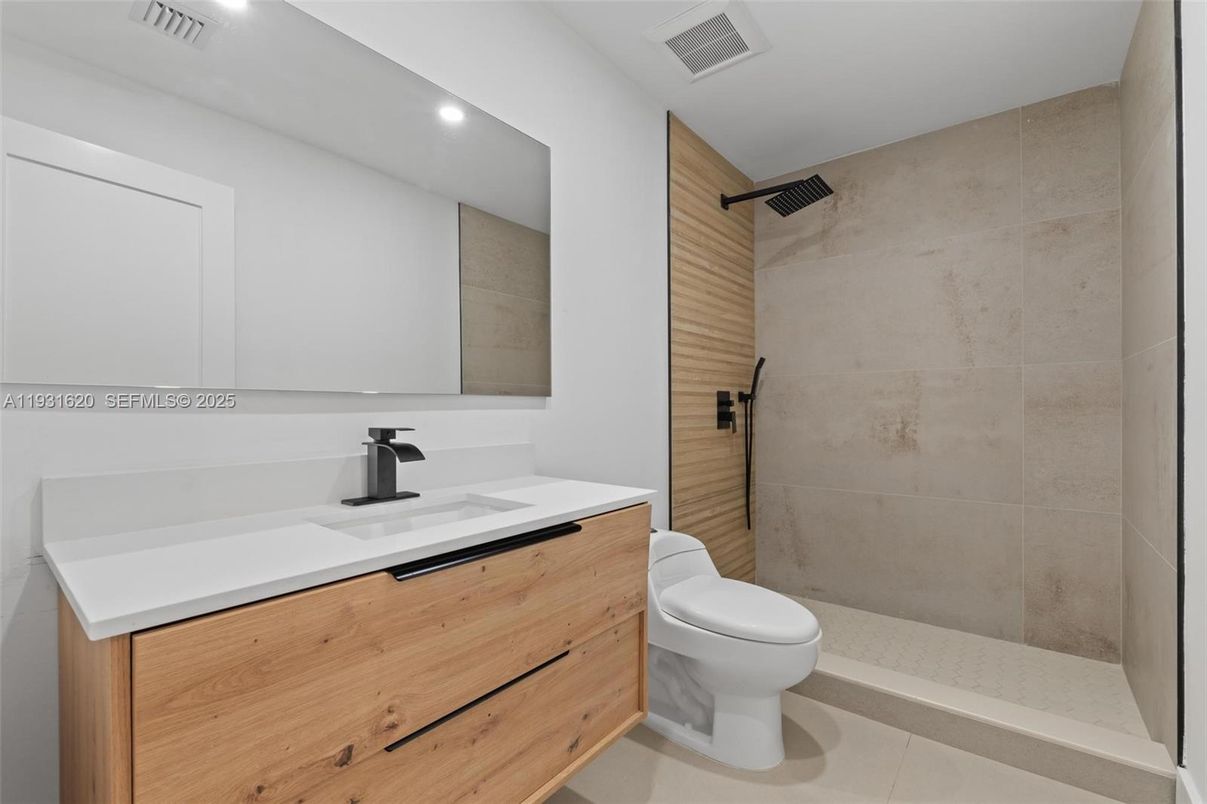 Bathroom, Interior, Recessed Lighting
