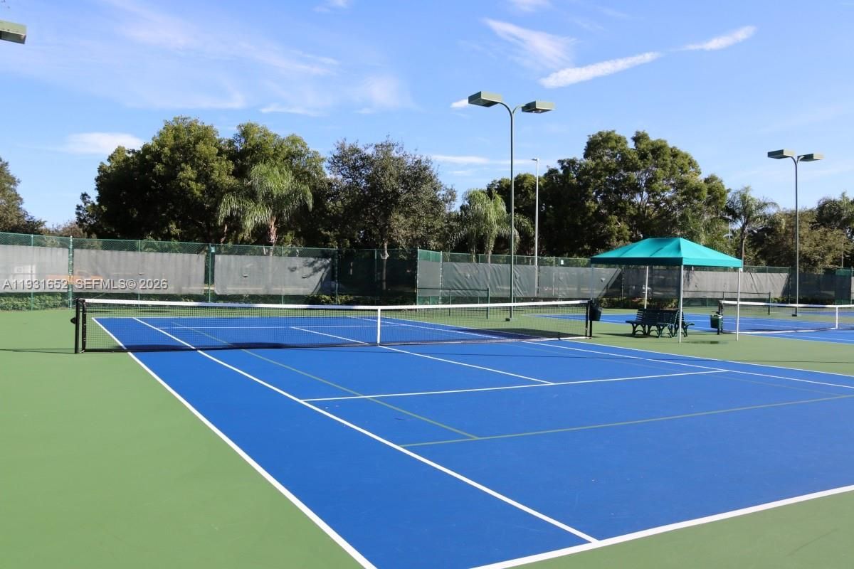 Exterior, Tennis Courts