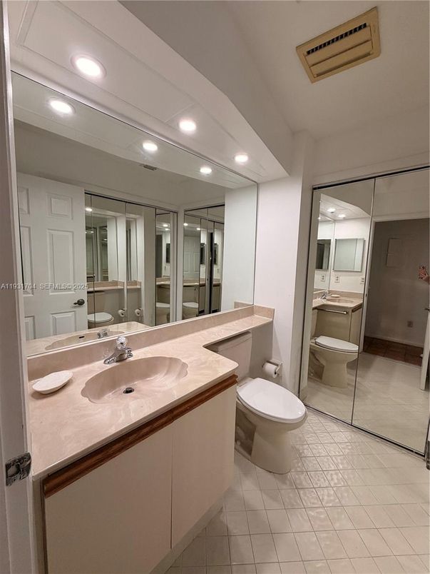 Bathroom, Interior, Recessed Lighting